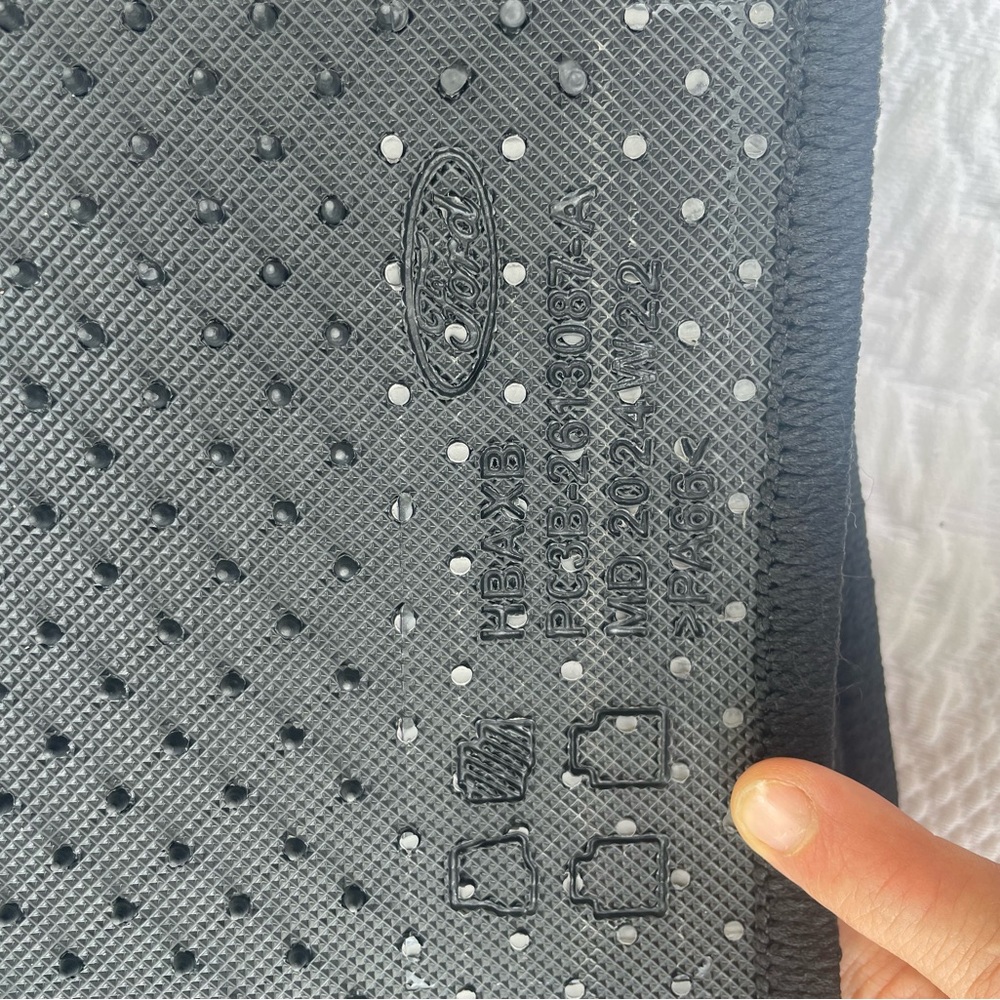 Ford HBAXB Black Car Floor Mats Set of 4 EXCELLENT - Picture 3 of 3